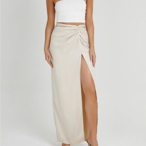 Jennifer Twist Skirt- Ivory. NWT. Size small.